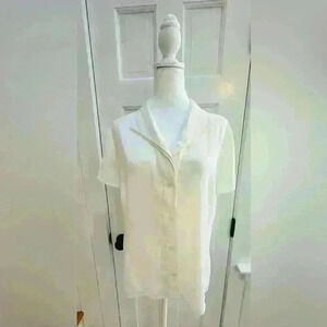 Croft & Barrow cream blouse size XL, V neckline, pretty double collar.